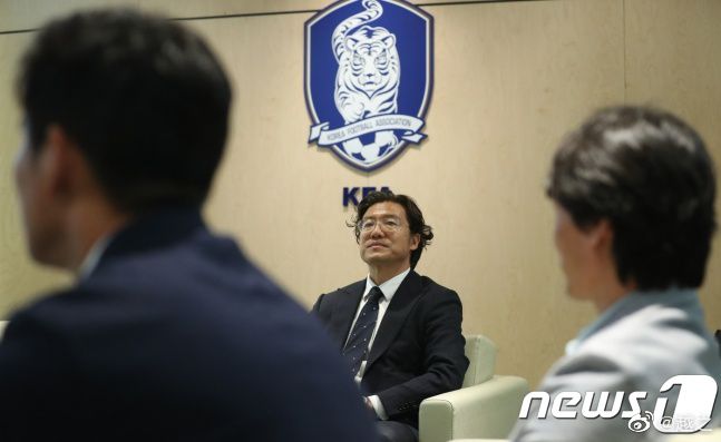 当初，洪五被吴家保镖重伤，气息几乎全无，仅凭最后一丝微弱气息吊着。